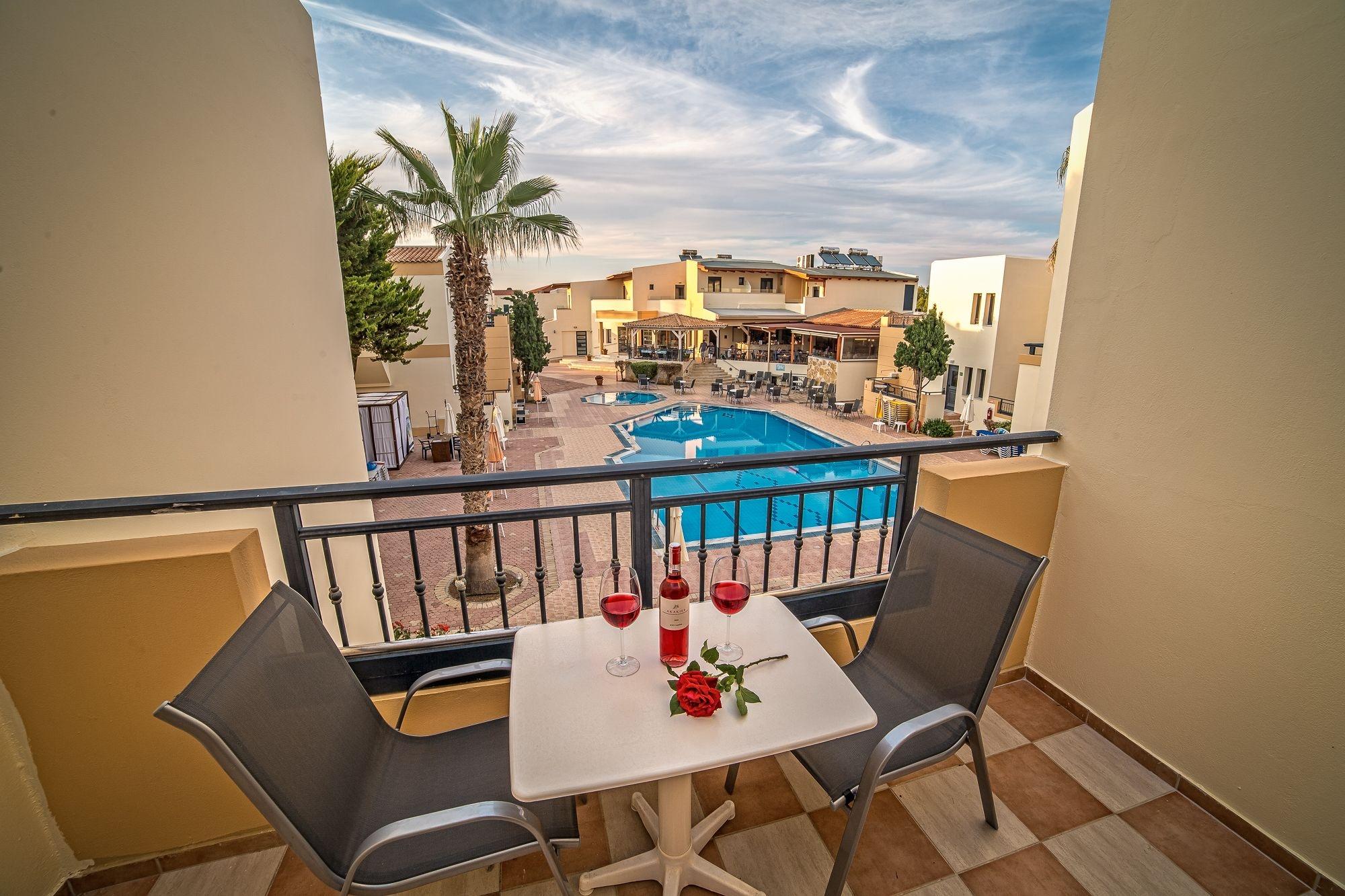 Blue Aegean Hotel & Suites Goúvai Ngoại thất bức ảnh
