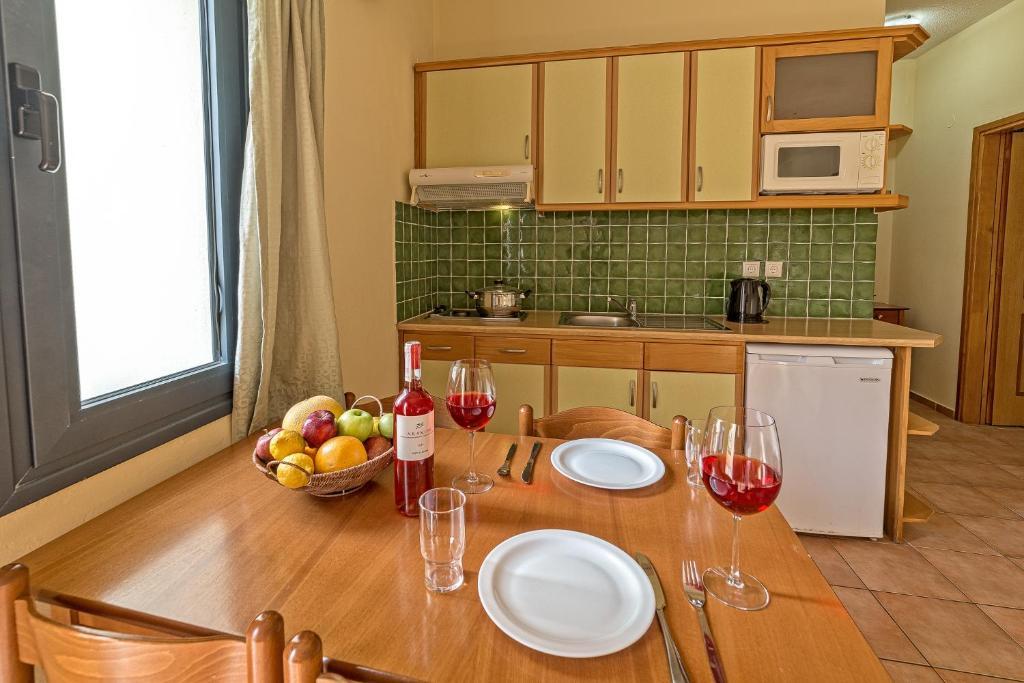 Blue Aegean Hotel & Suites Goúvai Ngoại thất bức ảnh