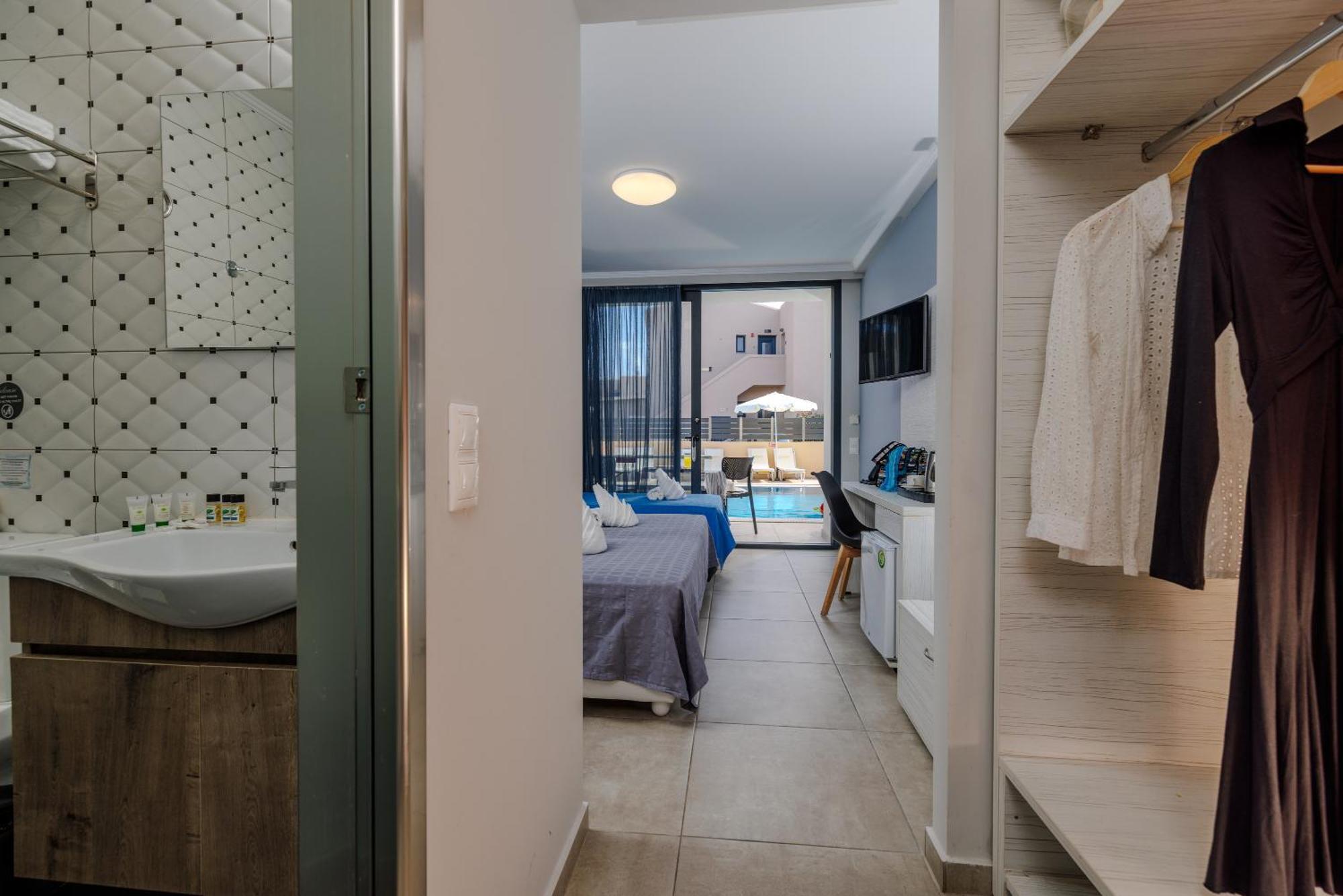 Blue Aegean Hotel & Suites Goúvai Ngoại thất bức ảnh